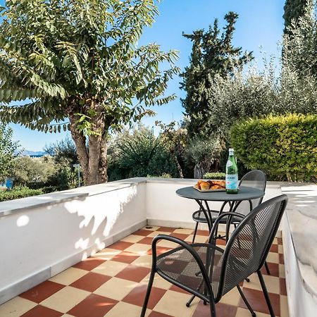 Porto Galini Seaside Resort & Spa نِكيانا المظهر الخارجي الصورة A balcony in Greece