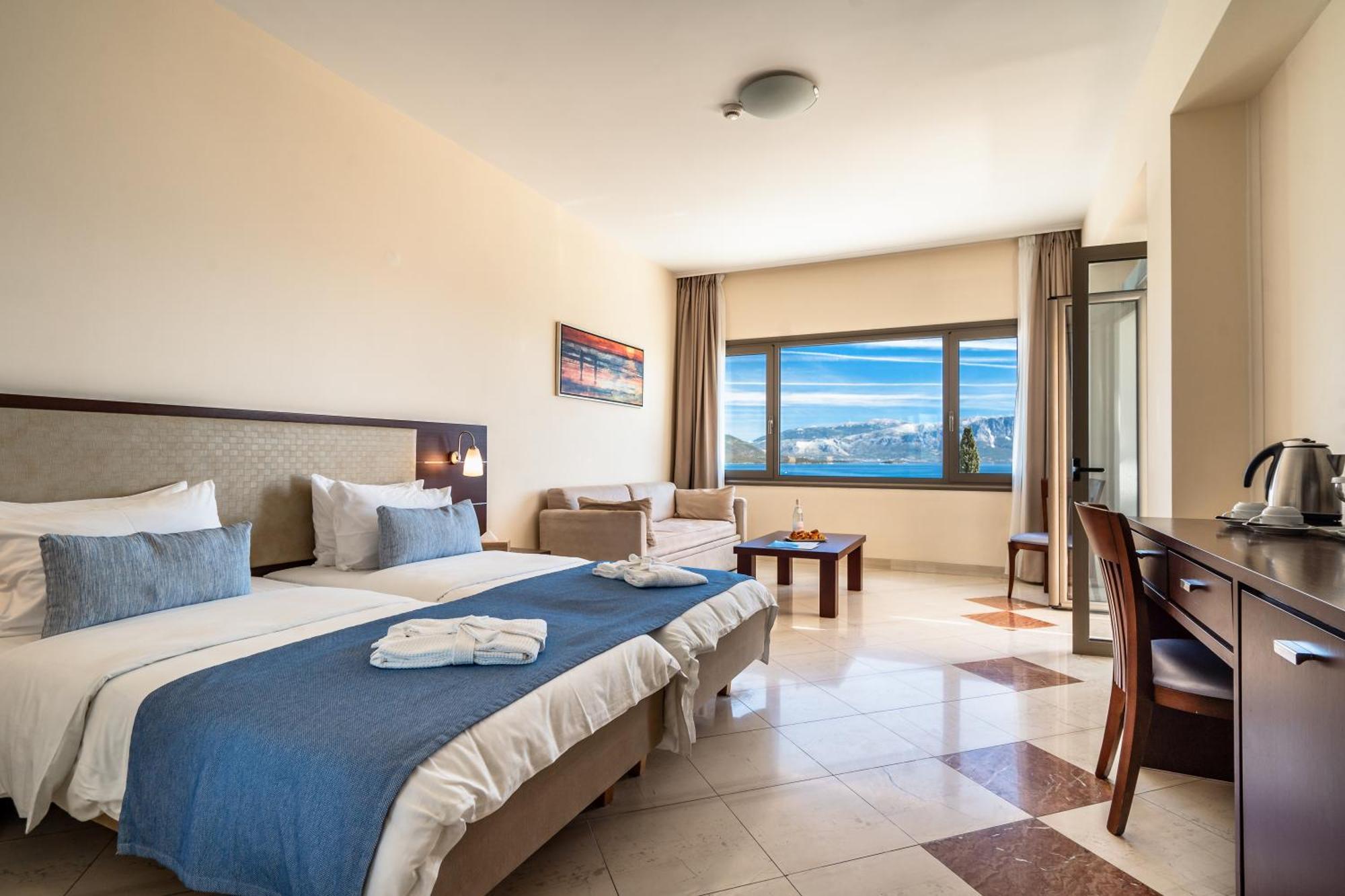 Porto Galini Seaside Resort & Spa نِكيانا المظهر الخارجي الصورة A room at the hotel